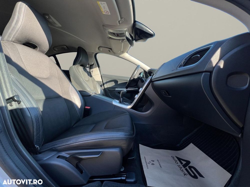 Volvo S60 D2 Momentum - 30