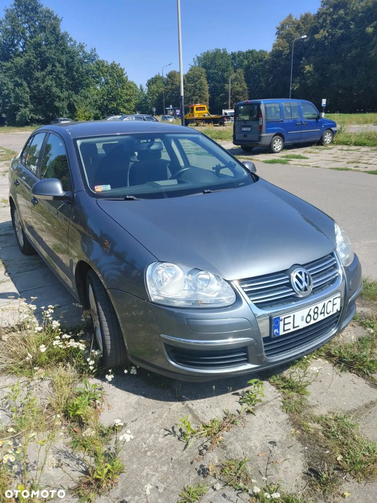 Volkswagen Jetta 1.6 Trendline - 1