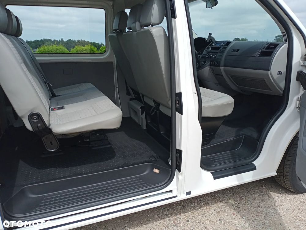 Volkswagen T5 LIFT 9 osobowy 2013r. 2.0 140 KM 6 bieg. serwis do końca doinwestowany klima  tempomat  vebasto isofix - 7