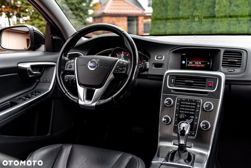 Volvo V60 D6 AWD Plug-in Hybrid Summum - 27