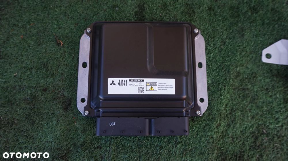 Mitsubishi Pajero IV 3.2 DID 5D LONG sterownik komputer  modul silnika 1860B844 275700-1632 - 1