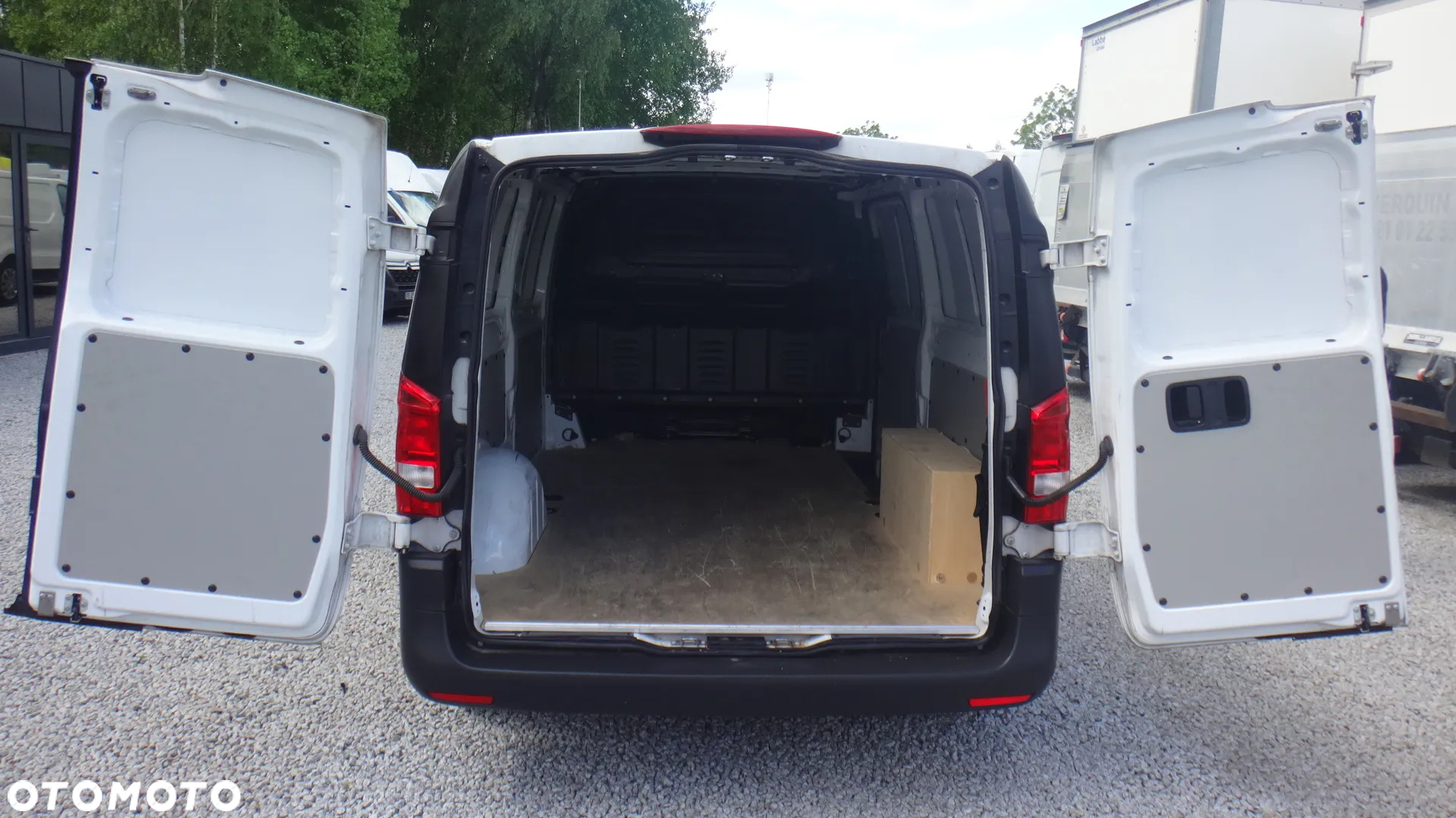 Mercedes-Benz VITO - 11