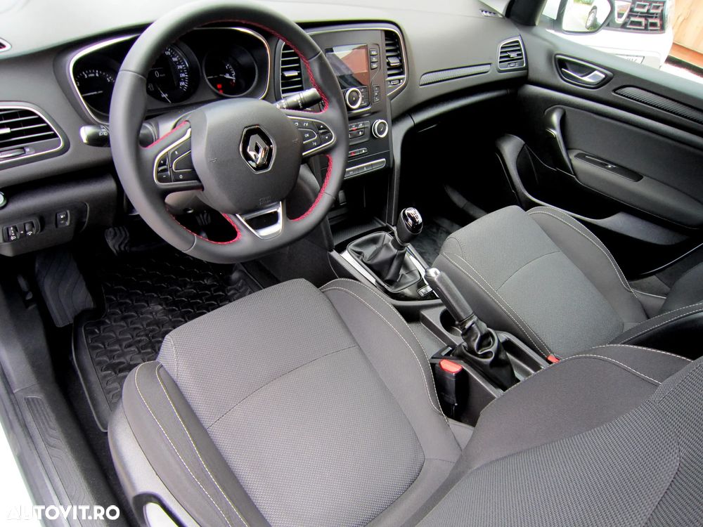 Renault Megane TCe Business - 20