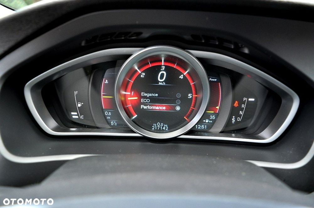 Volvo V40 D2 Momentum - 24