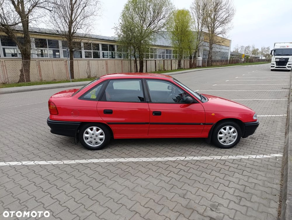 Opel Astra 1.4 GL - 4
