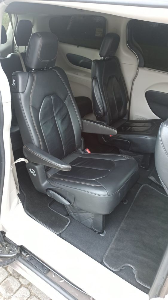 Chrysler Pacifica - 18