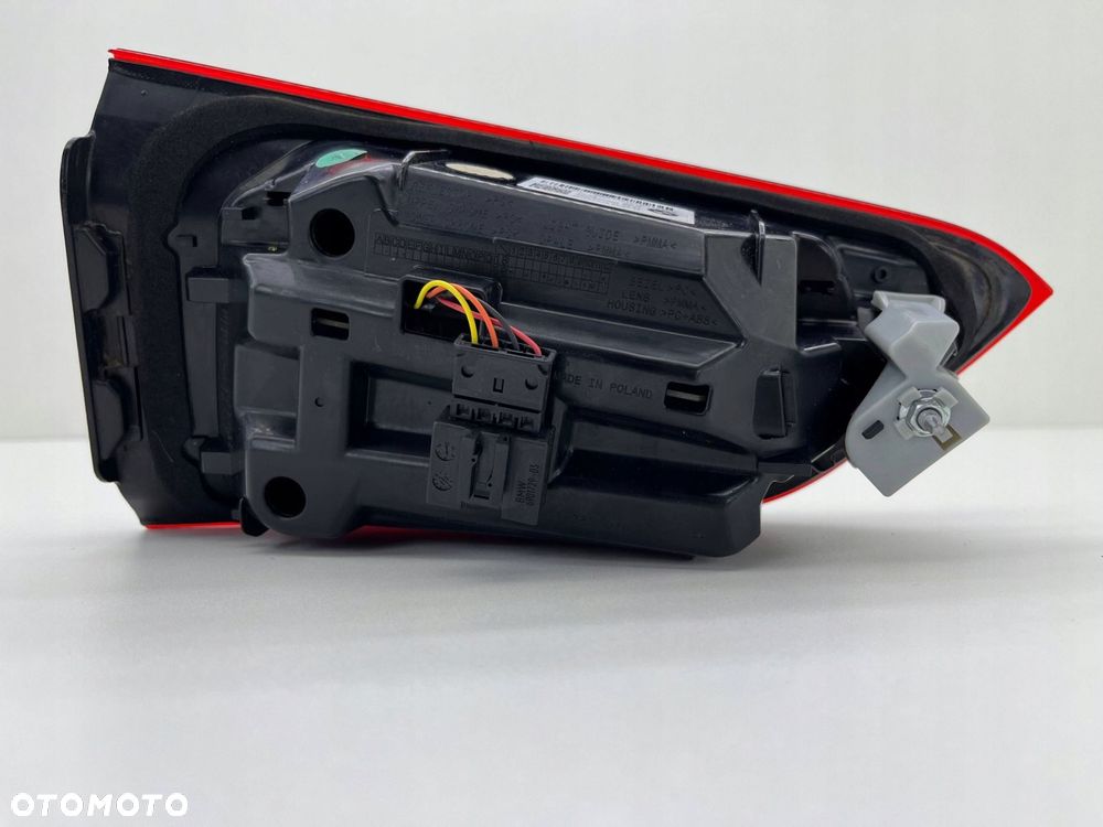 BMW X1 F48 LCI PRAWA LAMPA TYŁ W KLAPĘ 7477718 - 9