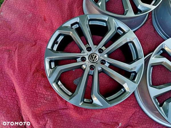ALUFELGI 19' VW TIGUAN T-Roc Passat Golf Sharan  ET47 - 5x112 - j.NOWE