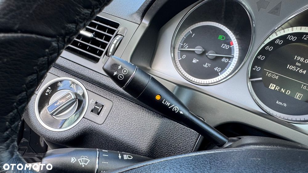 Mercedes-Benz Klasa C 180 CGI Automatik BlueEFFICIENCY Avantgarde - 17