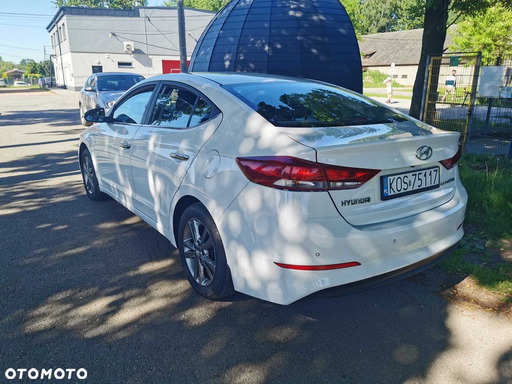 Hyundai Elantra - 2