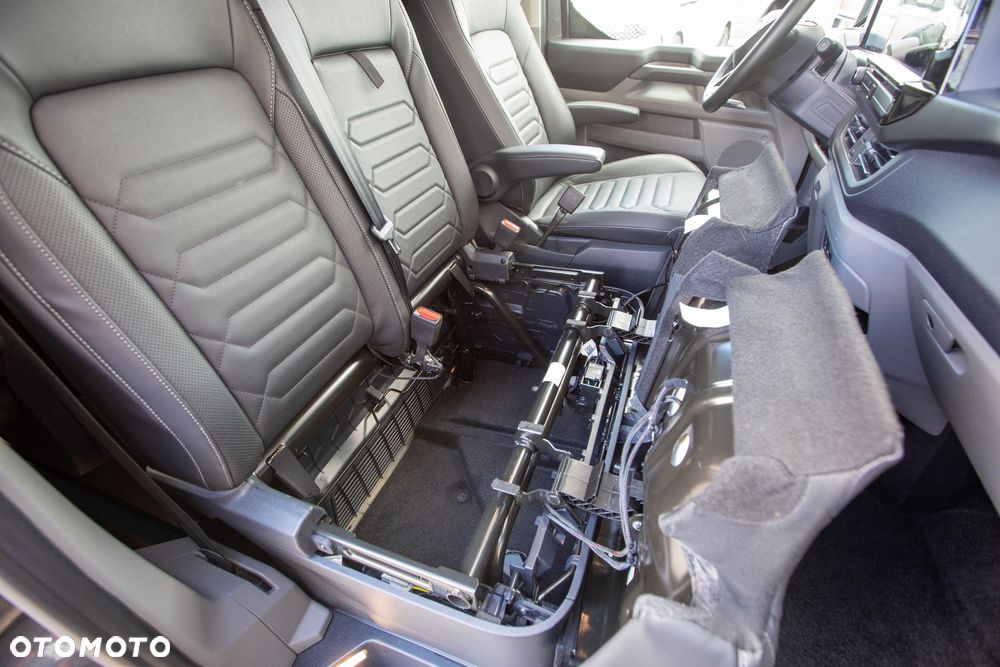 Ford Tourneo Custom - 15