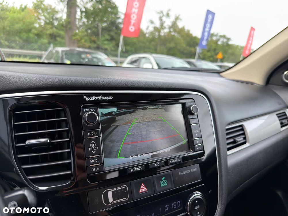 Mitsubishi Outlander Instyle NAVI + - 33