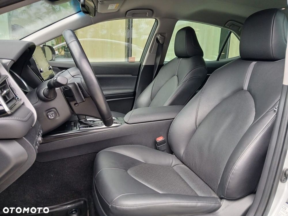Toyota Camry - 6