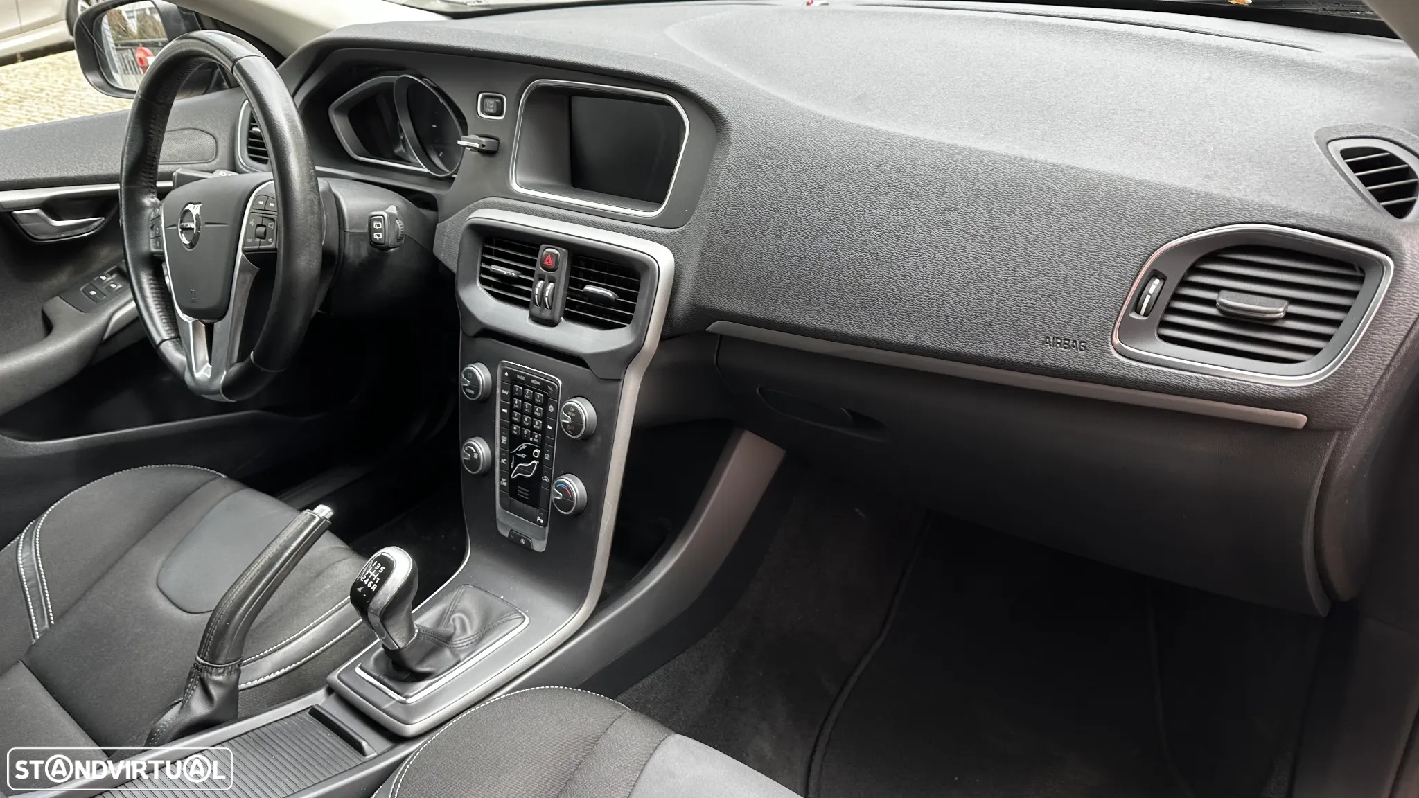 Volvo V40 2.0 D2 Momentum - 18
