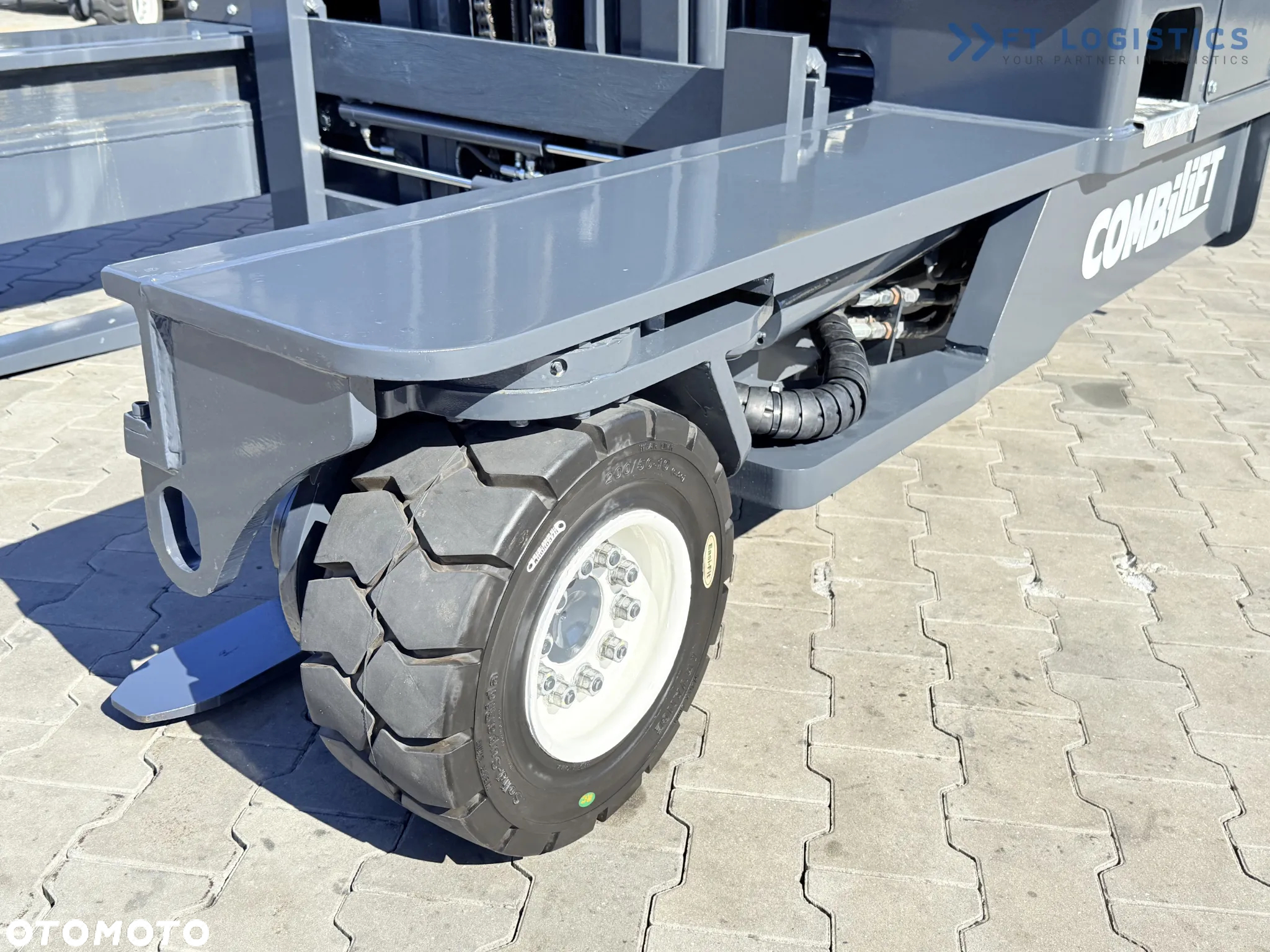 Combilift WÓZEK CZTEROKIERUNKOWY - WIELOKIERUNKOWY C4000 / DIESEL / DUPLEX 4100MM /JEDYNE 2888 MOTOGODZIN /  POZYCJONER WIDEŁ / PEŁNA KABINA - OGRZEWANIE / STAN IDEALNY / Szeroka oferta wózków czterokierunkowych i bocznych, dopasowanych do różnorodnych potrzeb i zastosowań - 4