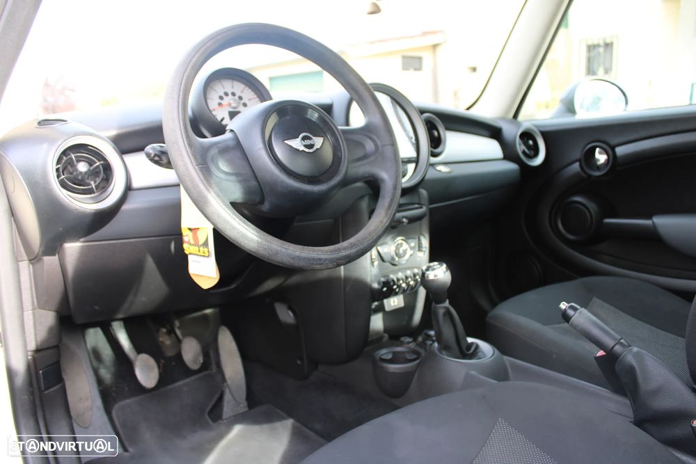 MINI 3 Portas One D - 13