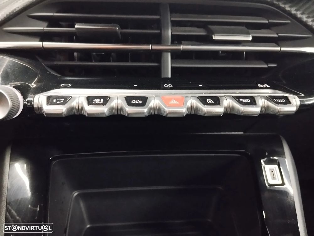 Peugeot 2008 1.2 PureTech Style - 30