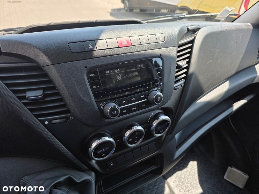 Iveco 35C16 Kontener z Winda 8ep Silnik 3L Bliźniaki 2300 wysoki ! - 18