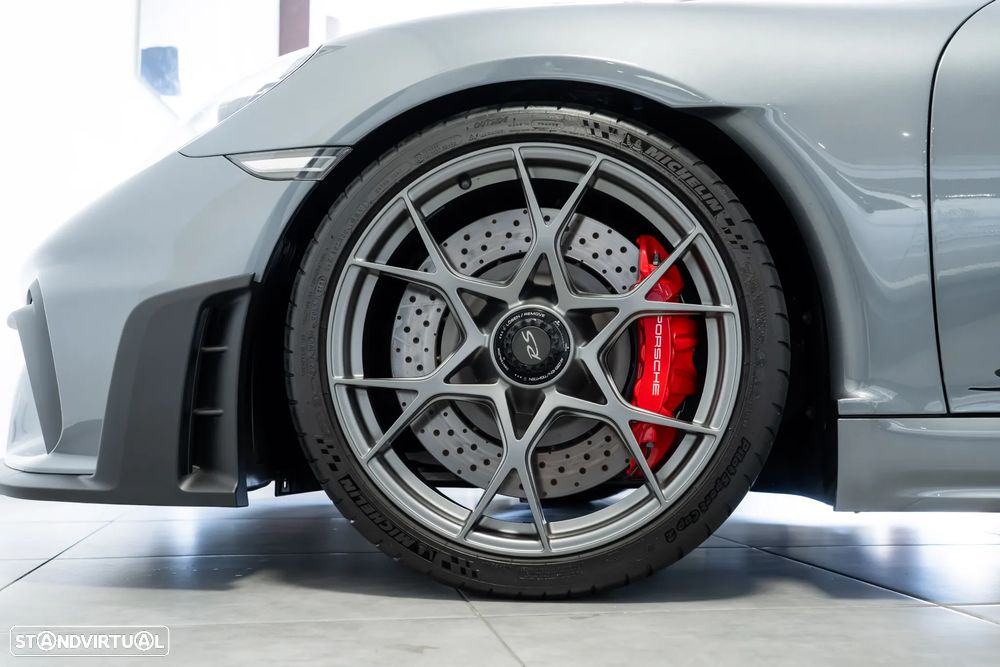 Porsche 718 Spyder RS - 9