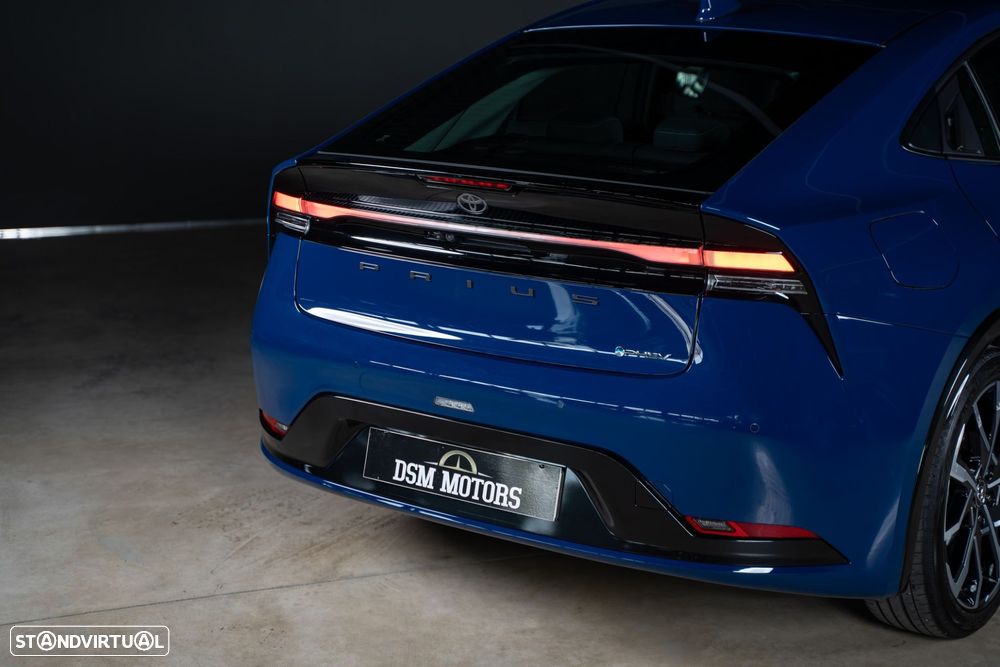 Toyota Prius 2.0 Plug-in Luxury - 8