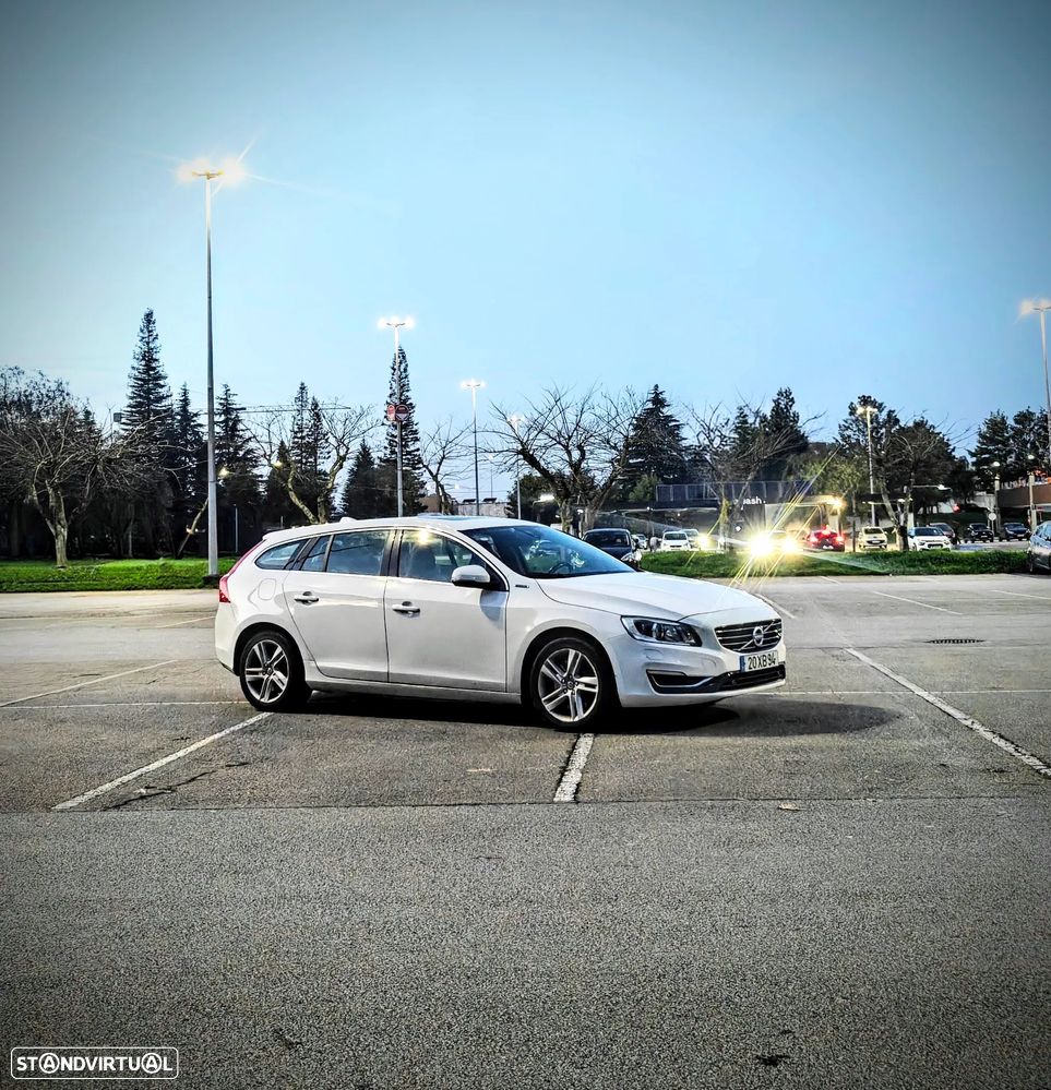 Volvo V60 2.4 D6 R-Design Sum.AWD Phev - 2
