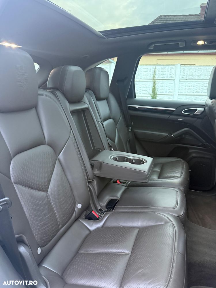 Porsche Cayenne - 24
