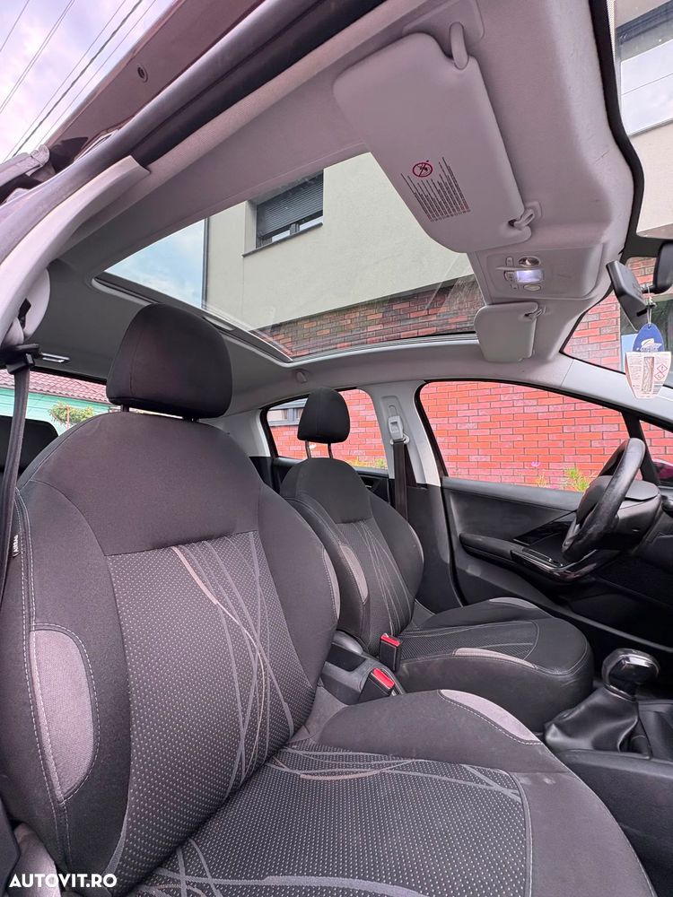 Peugeot 208 82 PureTech Style - 3