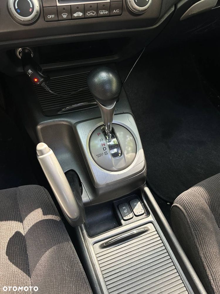 Honda Civic 1.8 Executive - 26