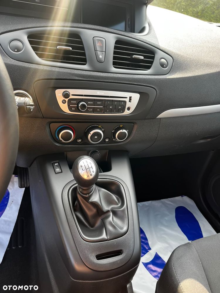 Renault Scenic 1.6 16V 110 LIMITED - 13