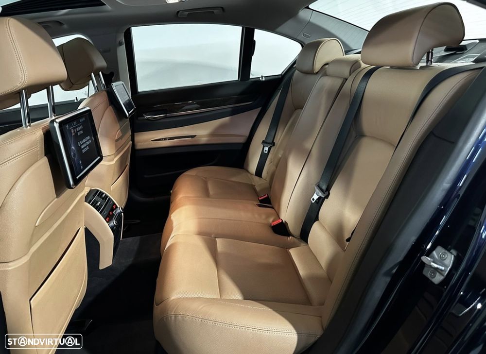 BMW 740 d xDrive - 13