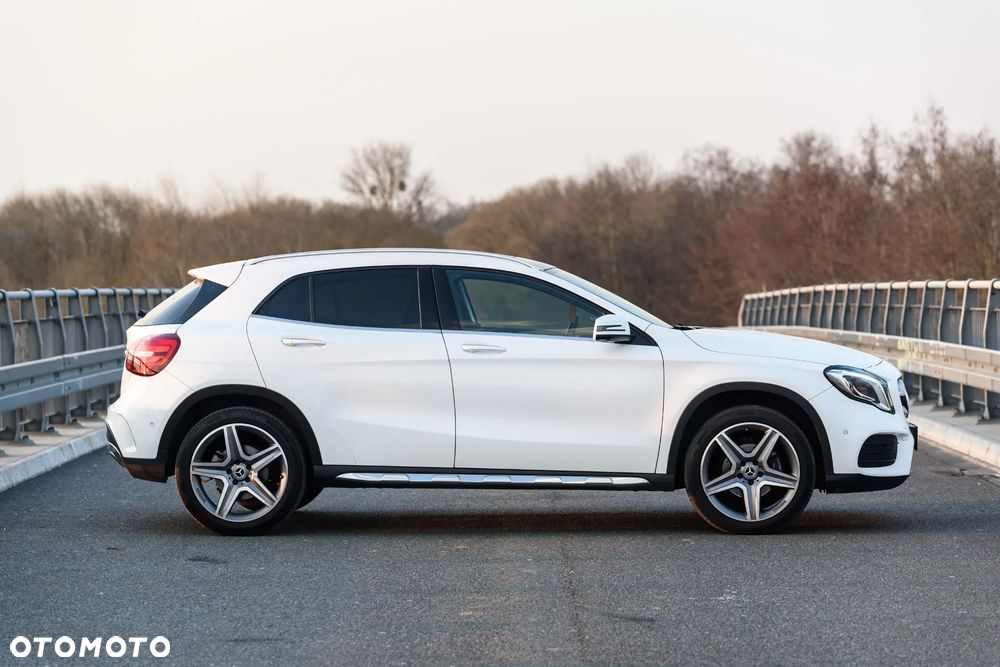 Mercedes-Benz GLA 200 7G-DCT - 10