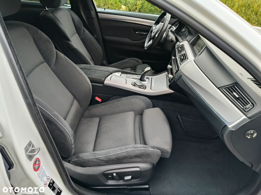 BMW Seria 5 525d xDrive - 30