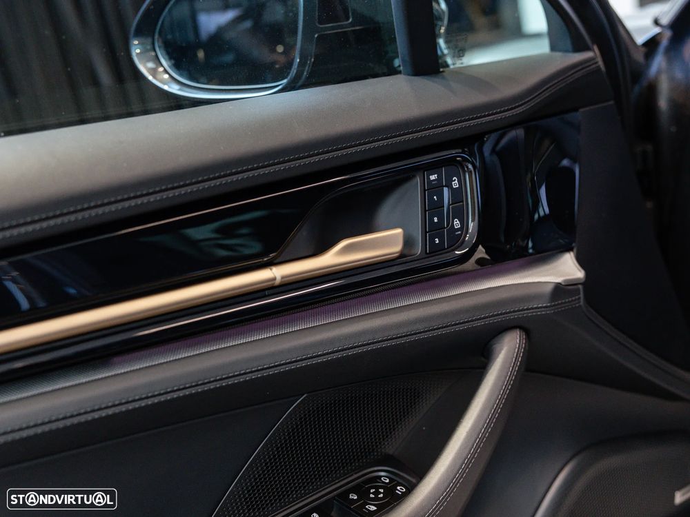 Porsche Panamera 4 E-Hybrid - 22