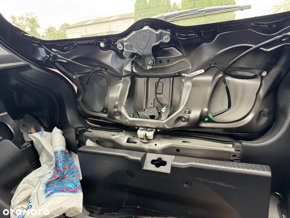Suzuki Swift 1.2 Dualjet SHVS Premium CVT - 11