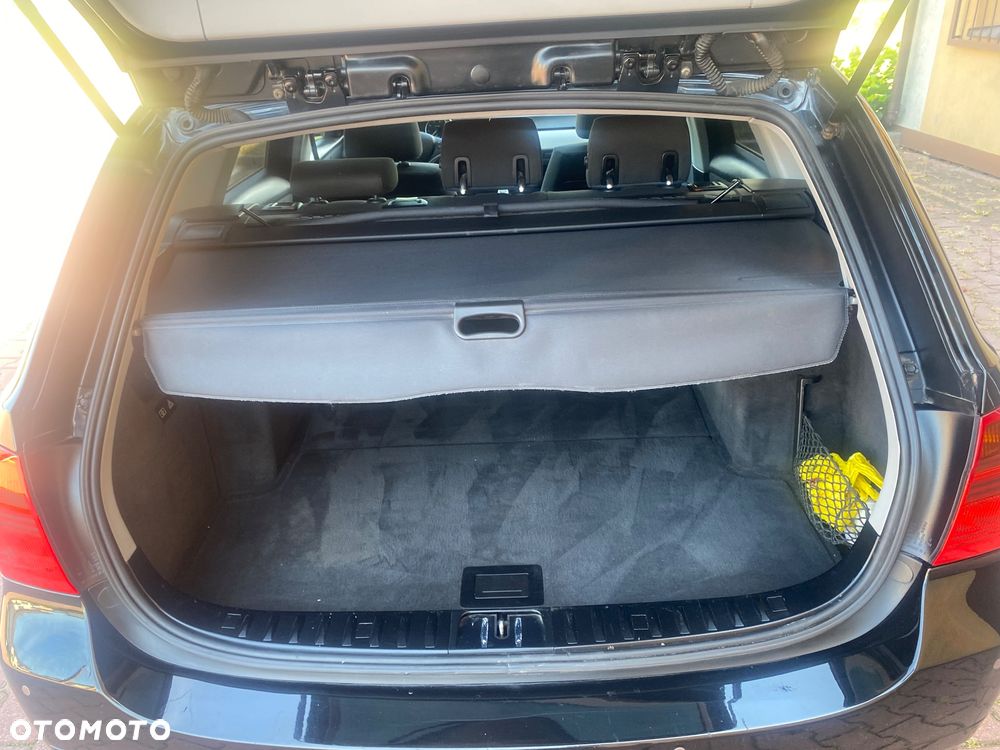 BMW Seria 3 318i Touring - 8