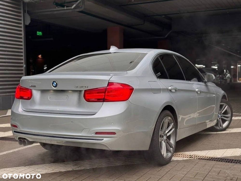 BMW Seria 3 330i xDrive - 3