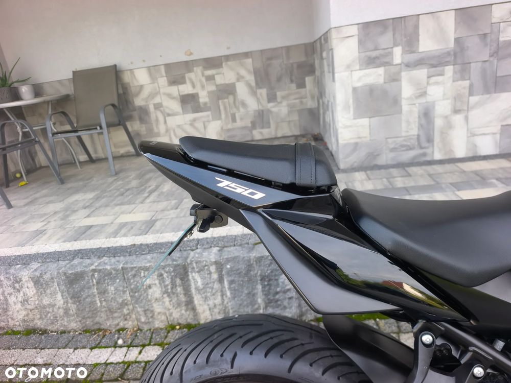 Suzuki GSR - 27