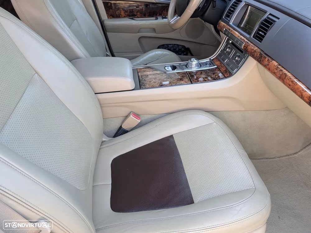 Jaguar XF 2.7 D V6 Premium Luxury - 12