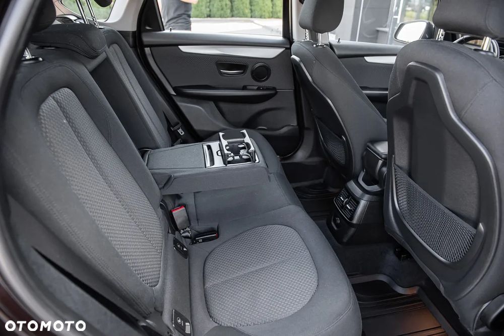 BMW Seria 2 218i - 32