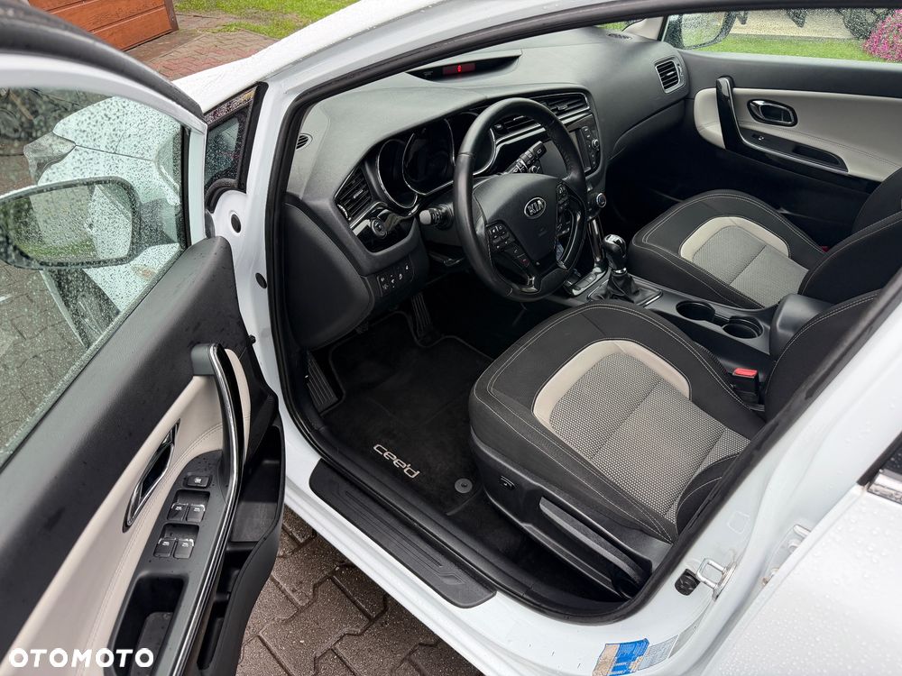 Kia Ceed 1.6 GDI ISG Dream-Team Edition - 19