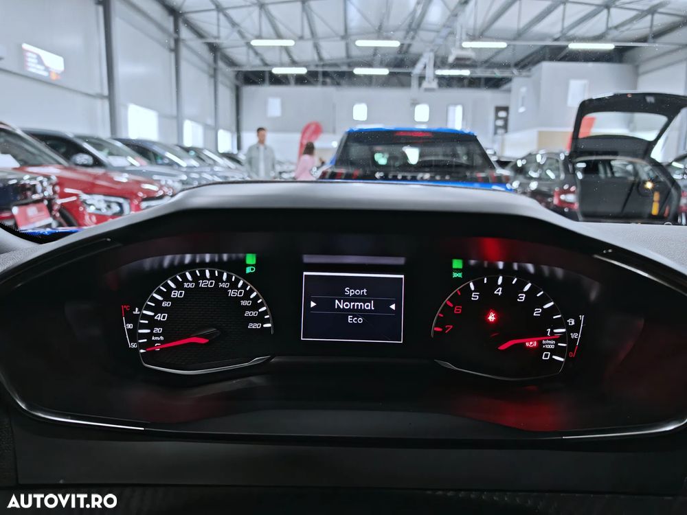 Peugeot 2008 PureTech 130 EAT8 Allure - 20