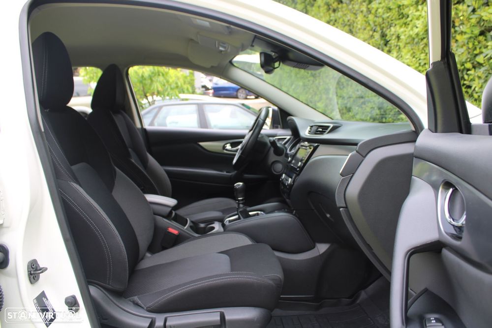 Nissan Qashqai 1.3 DIG-T N-Connecta - 25