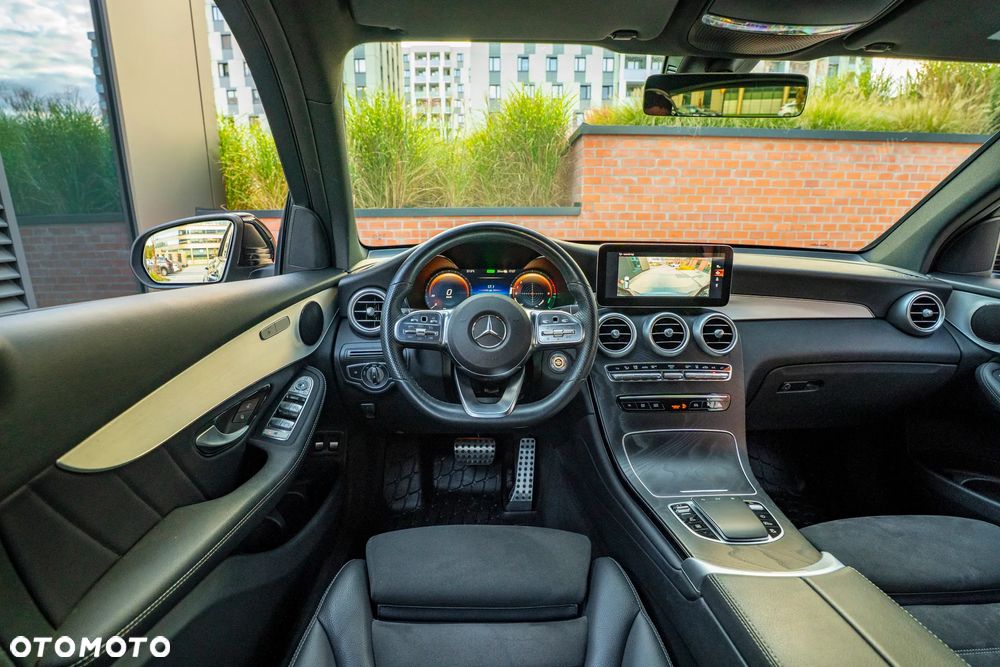 Mercedes-Benz GLC 300 e 4-Matic - 22