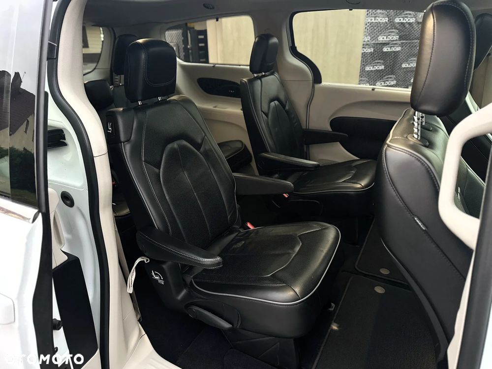 Chrysler Pacifica - 13