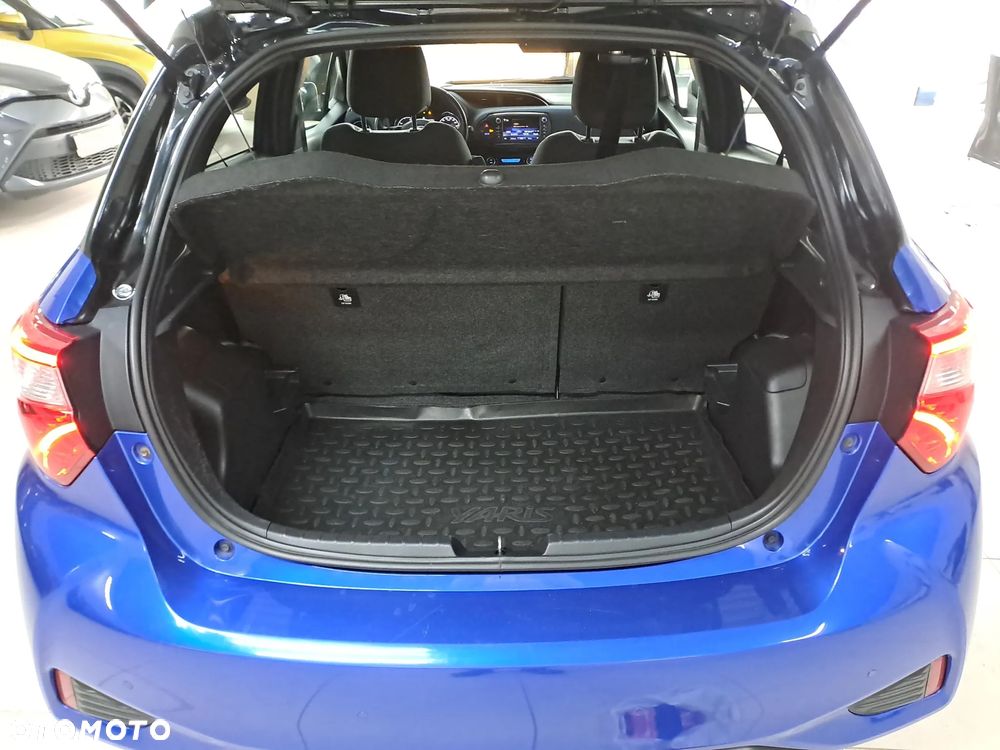 Toyota Yaris Hybrid 100 Selection Passion - 12