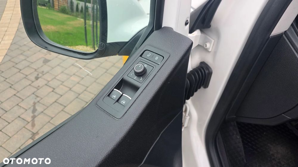 Volkswagen Multivan - 14