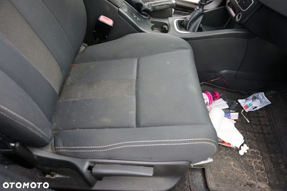 FOTEL PRZEDNI PRAWY MEGANE III PH1 5D HB  RENAULT 2008-2010 - 2