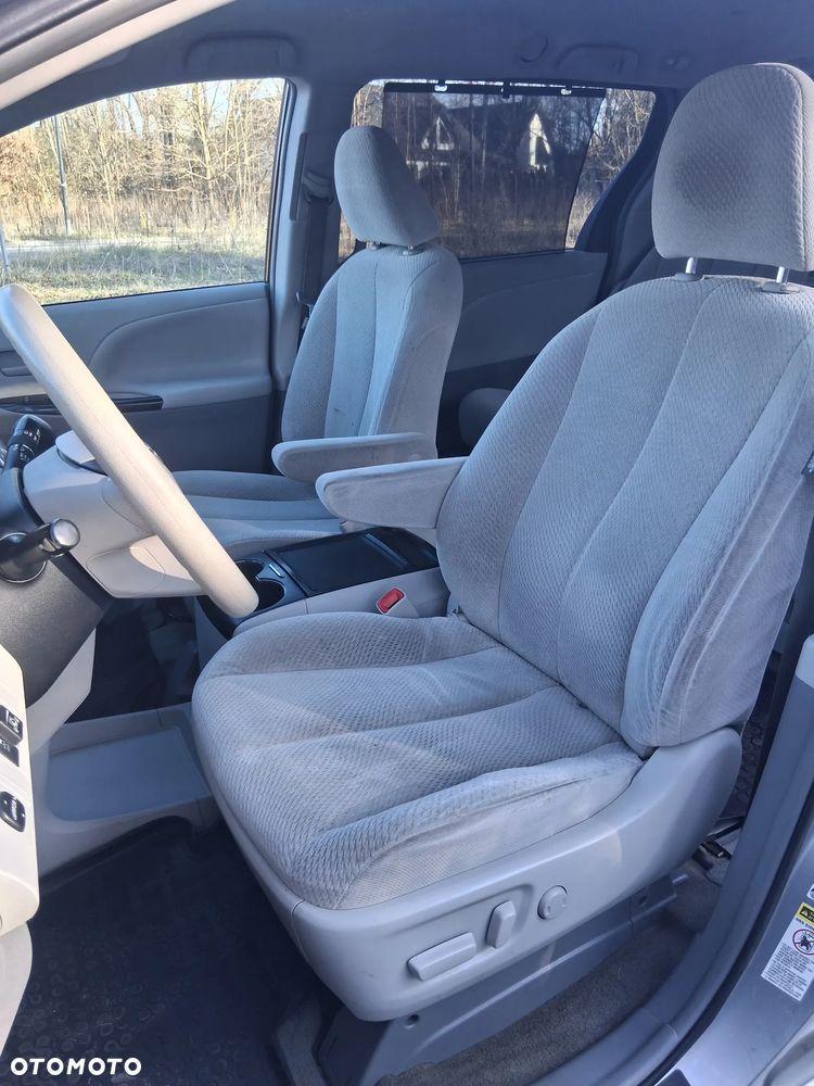 Toyota Sienna 3.5 V6 - 14