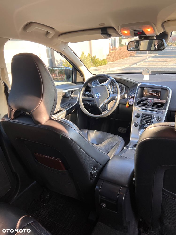 Volvo XC 60 D3 Momentum - 8