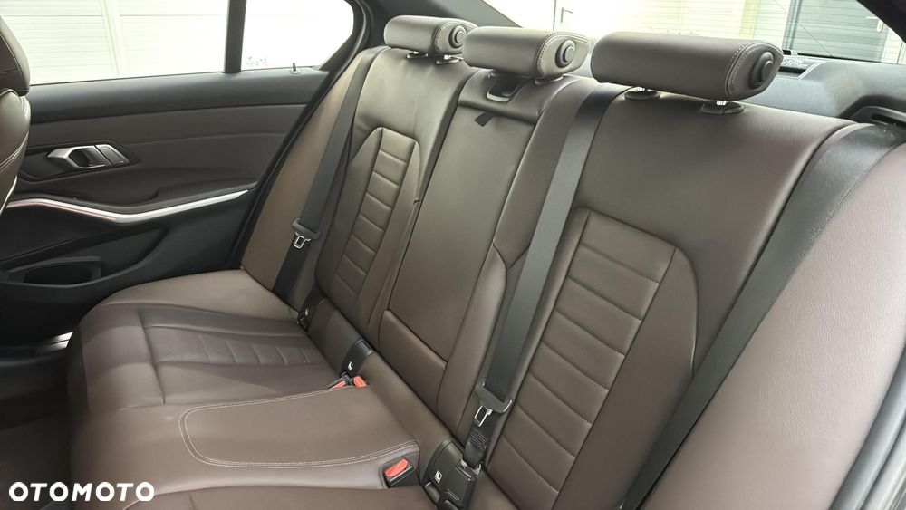 BMW Seria 3 330i M Sport sport - 18